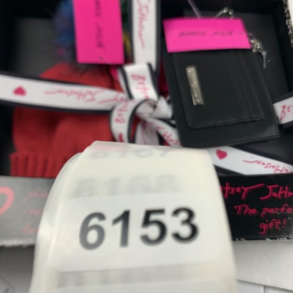 Betsey Johnson Women's Hat & Card Case 2 Piece Boxed Gift Set Black & Red 6153 - Picture 9 of 9